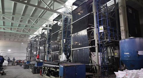 新疆阿勒泰市 農(nóng)資企業(yè)開(kāi)足馬力生產(chǎn)